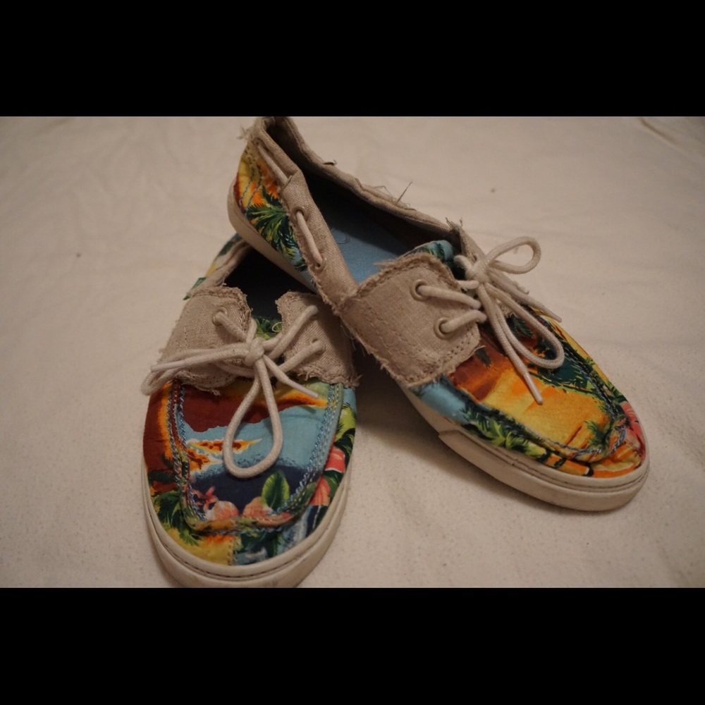 women’s size 7 tropical sanuk shoes